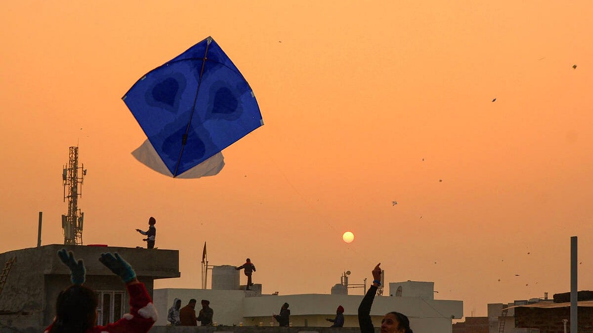 Makar Sankranti | ಗಾಳಿಪಟ ಹಾರಿಸಿ ಸಂಭ್ರಮಿಸಿದ ಜನ: ಚಿತ್ರಗಳಲ್ಲಿ ನೋಡಿ