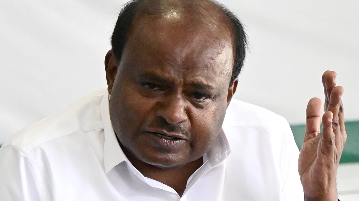 ಕೇಸರಿ ಶಾಲು ಧರಿಸುವುದು ಮಹಾಪರಾಧವೆ? ಕುಮಾರಸ್ವಾಮಿ ಪ್ರಶ್ನೆ