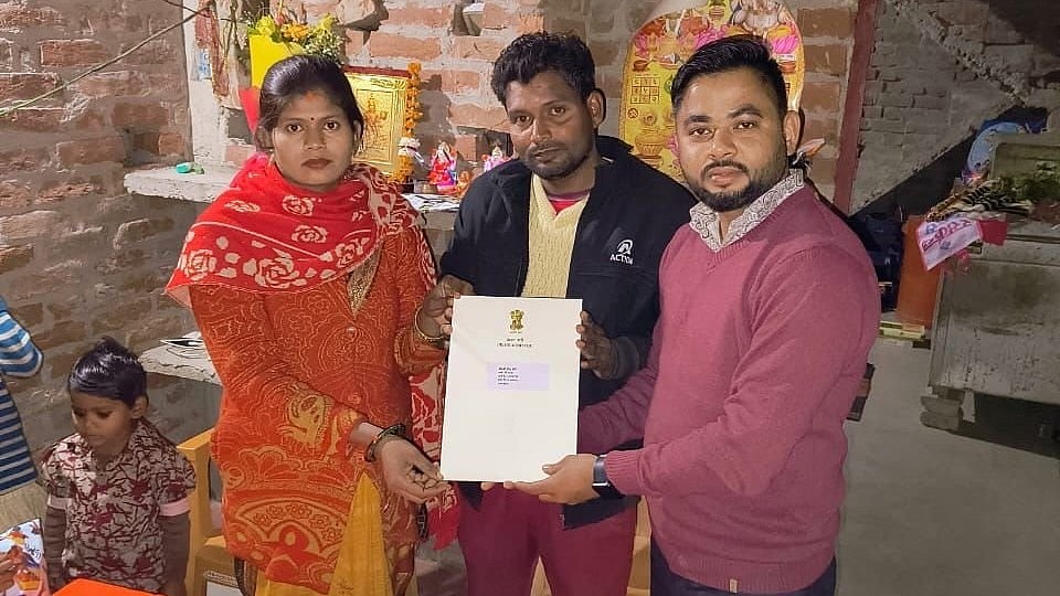 ಅಯೋಧ್ಯೆ: PM ಉಜ್ವಲ ಯೋಜನೆ ಫಲಾನುಭವಿ ಮೀರಾ ಕುಟುಂಬಕ್ಕೆ ಉಡುಗೊರೆ ಕಳುಹಿಸಿದ ಮೋದಿ