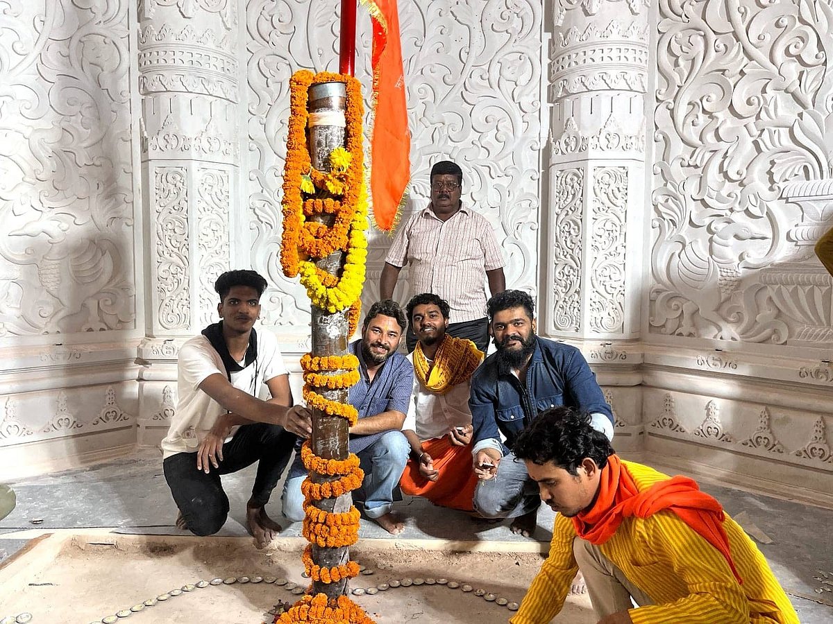 ಶ್ರೀರಾಮನ ಮೂರ್ತಿ ಕೆತ್ತನೆಗೆ ಕೈಜೋಡಿಸಿದ ಕಲಘಟಗಿ ಶಿಲ್ಪಿ