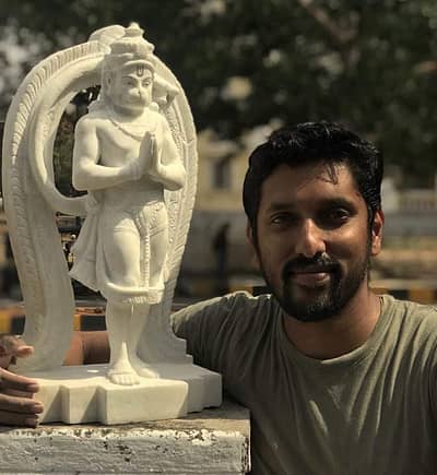 ಆಂಜನೇಯ ಸ್ವಾಮಿ ಪ್ರತಿಮೆಯೊಂದಿಗೆ ಶಿಲ್ಪಿ ಅರುಣ್‌ ಯೋಗಿರಾಜ್‌