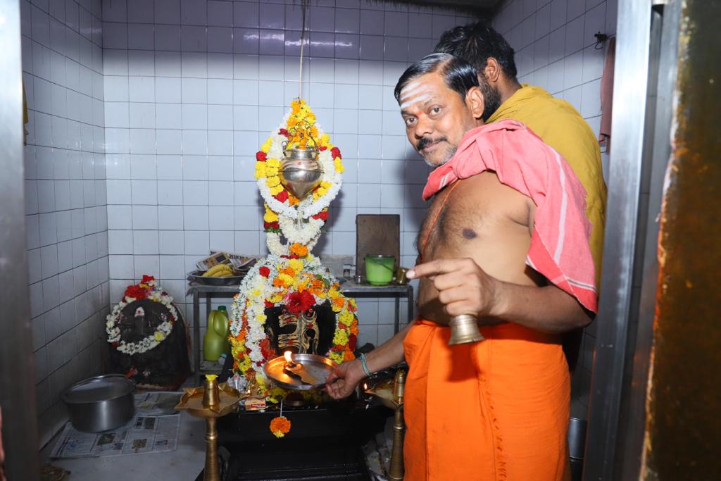 ರಾಯಚೂರಿನ ಚಂದ್ರಮೌಳೇಶ್ವರ ದೇವಸ್ಥಾನದಲ್ಲಿ ವಿಶೇಷ ಪೂಜೆ ಸಲ್ಲಿಸಲಾಯಿತು