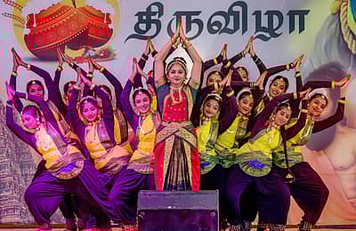  ಪೊಂಗಲ್ ಹಬ್ಬದ ಸಂದರ್ಭದಲ್ಲಿ ಆಯೋಜಿಸಲಾದ ಕಾರ್ಯಕ್ರಮದಲ್ಲಿ ನೃತ್ಯ ಪ್ರದರ್ಶನ ನೀಡಿದ ಕಲಾವಿದರು.