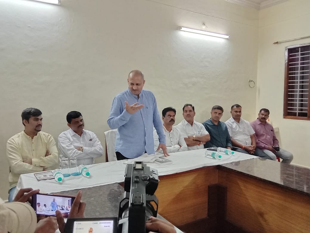 ಪಕ್ಷಕ್ಕಾಗಿ ಒಂದಾಗಿ, ಪ್ರಧಾನಿ ಮೋದಿ ಕೈ ಬಲಪಡಿಸಿ: ಸಂಸದ ಅನಂತಕುಮಾರ ಹೆಗಡೆ