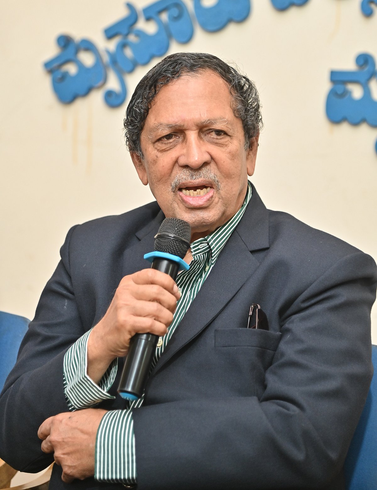 ಜೈಲಿನಿಂದ ಬಂದವರಿಗೆ ಸೇಬಿನ ಹಾರ: ಸಂತೋಷ್ ಹೆಗ್ಡೆ ಬೇಸರ