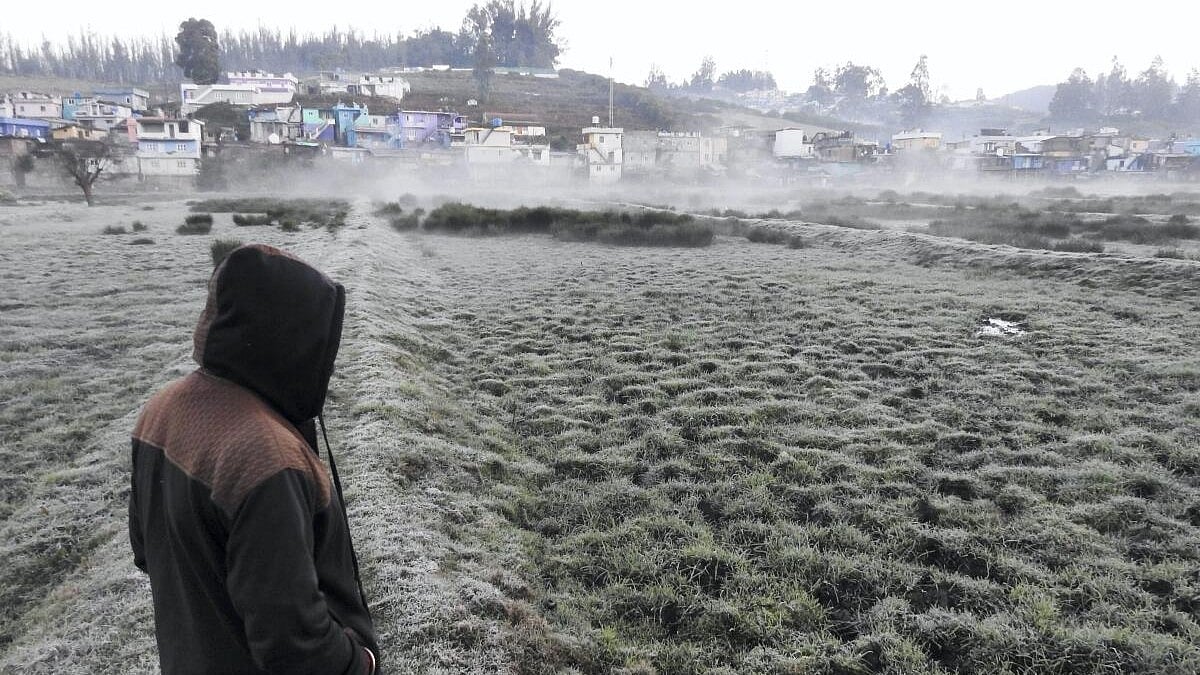 ಕುಸಿದ ತಾಪಮಾನ: ಮಿನಿ ಕಾಶ್ಮೀರದಂತಾದ ಊಟಿ ಗಿರಿಧಾಮ