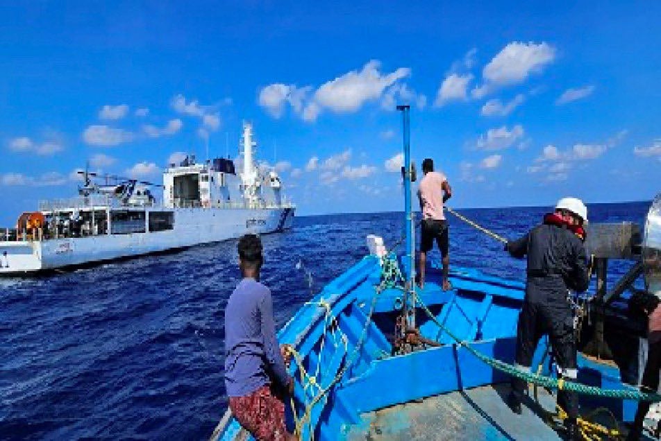 ಲಕ್ಷದ್ವೀಪದಲ್ಲಿ ಸಿಲುಕಿದ್ದ ಹಡಗನ್ನು ರಕ್ಷಿಸಿದ ಭಾರತೀಯ  ಕರಾವಳಿ ಕಾವಲು ಪಡೆ