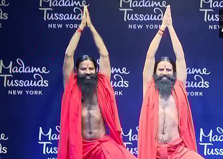 ಯೋಗ ಗುರು ಬಾಬಾ ರಾಮದೇವ ಮೇಣದ ಪ್ರತಿಮೆ ಅನಾವರಣ