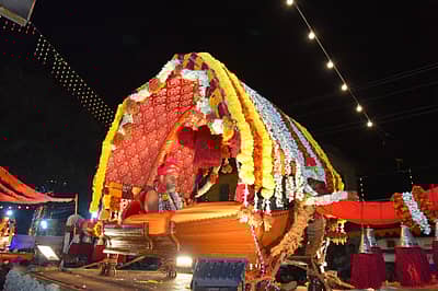 ಪರ್ಯಾಯ ಮೆರವಣಿಗೆಯಲ್ಲಿ ಸಾಗಿದ ಪುತ್ತಿಗೆ ಮಠದ ಸುಗುಣೇಂದ್ರ ತೀರ್ಥ ಸ್ವಾಮೀಜಿ