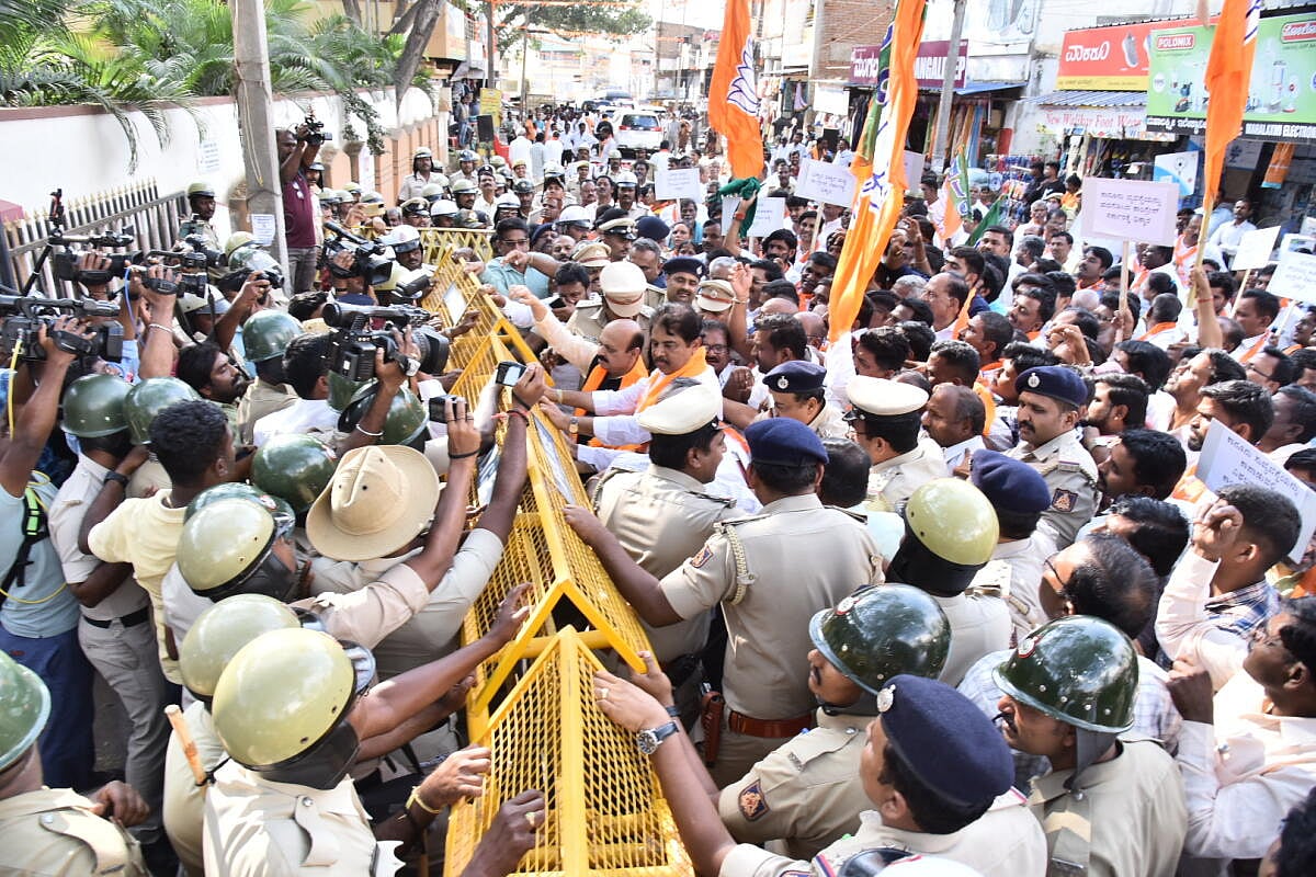 ಹಾನಗಲ್‍ನ ಸಾಮೂಹಿಕ ಅತ್ಯಾಚಾರ: ಎಸ್ಐಟಿ ತನಿಖೆಗೆ ಆಗ್ರಹ 