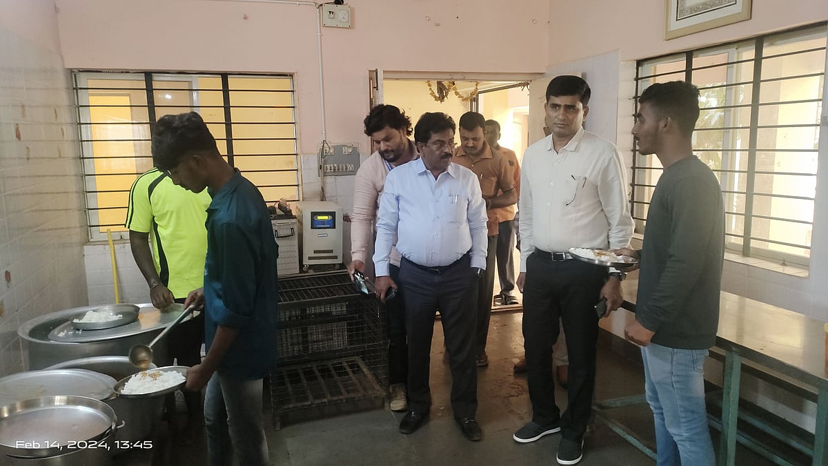 ದೇವನಹಳ್ಳಿ: 40 ವಿದ್ಯಾರ್ಥಿಗಳ ಹಾಸ್ಟೆಲ್‌ನಲ್ಲಿ 180 ಮಕ್ಕಳು!