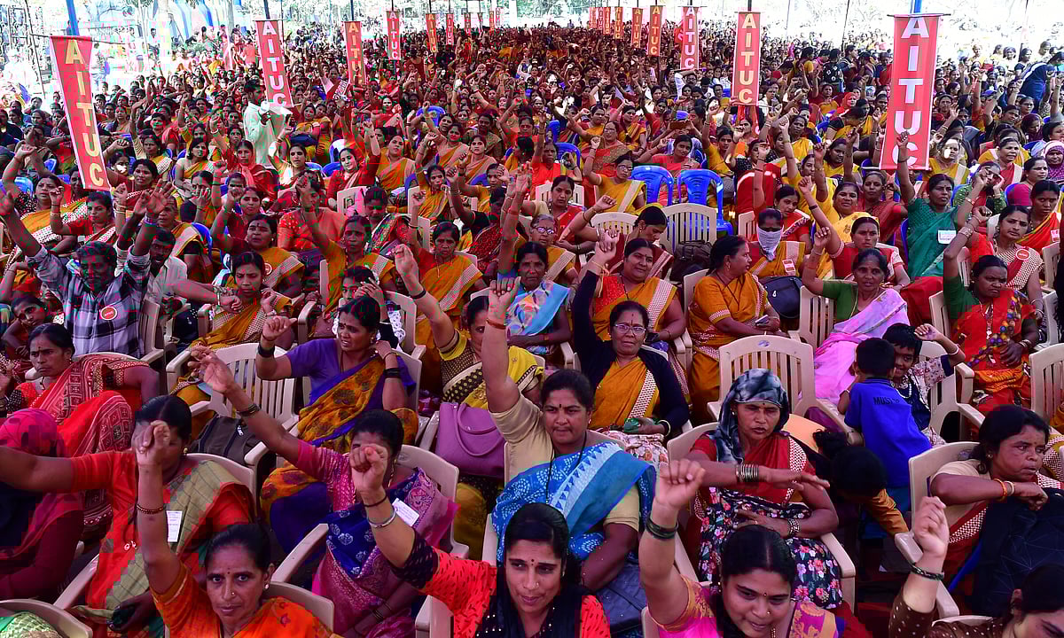 ಕನಿಷ್ಠ ₹31,500 ವೇತನ ನೀಡಲು ಆಗ್ರಹ: ಎಐಟಿಯುಸಿ ಬೃಹತ್ ಪ್ರತಿಭಟನೆ