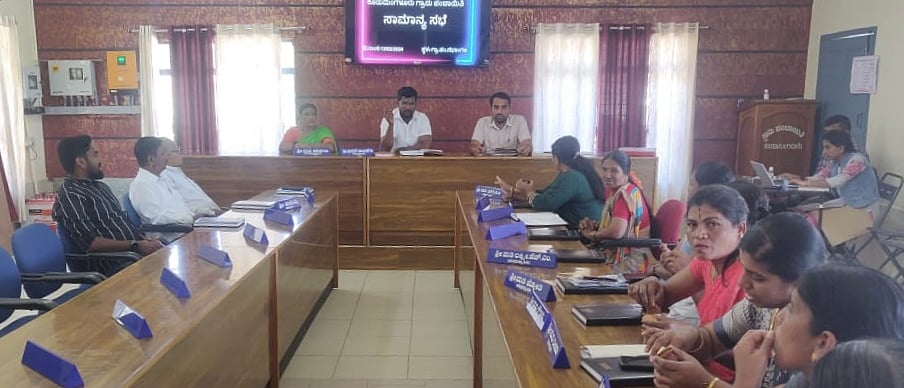 ಕುಶಾಲನಗರ |ಕಲ್ಲು ಗಣಿಗಾರಿಕೆಯಿಂದ ರಸ್ತೆಗೆ ಹಾನಿ: ಡಿ.ಸಿಗೆ ದೂರು ನೀಡಲು ನಿರ್ಧಾರ