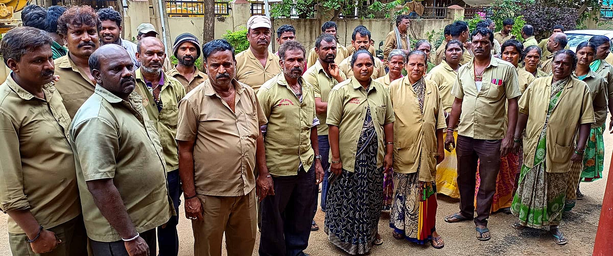 ದೇವನಹಳ್ಳಿ: ಪೌರ ಕಾರ್ಮಿಕರಿಗೆ ಸಿಗದ ‘ಗೃಹಭಾಗ್ಯ’