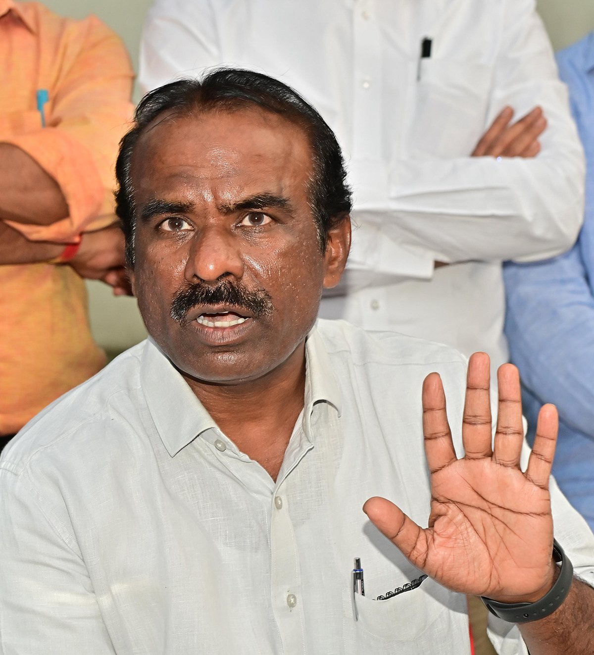 ಬರಪರಿಹಾರ ನೀಡಲು ಮೀನಮೇಷ ಎಣಿಸುತ್ತಿರುವ ಸರ್ಕಾರ: ಎನ್.ರವಿಕುಮಾರ್