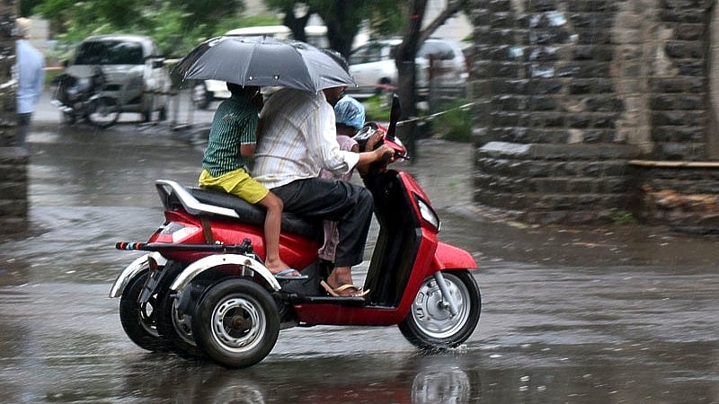 ಜಗಳೂರು ಟಿಪಿಯಿಂದ ತ್ರಿಚಕ್ರ ಬೈಕ್ ವಿತರಣೆಯಲ್ಲಿ ಅಂಧರ ಕಡೆಗಣನೆ ಬಗ್ಗೆ ಆರೋಪ