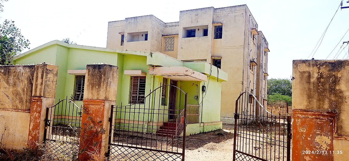 ‍ವೈ.ಎನ್.ಹೊಸಕೋಟೆ: ಪಾಳುಬಿದ್ದ ಸುಸಜ್ಜಿತ ಕಟ್ಟಡಗಳು 