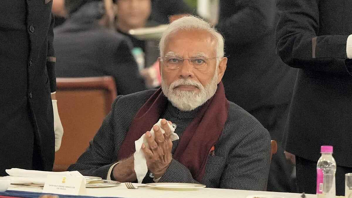 ಪುಲ್ವಾಮಾ ದಾಳಿಗೆ 5 ವರ್ಷ: ಹುತಾತ್ಮ ಯೋಧರಿಗೆ ಪ್ರಧಾನಿ ಮೋದಿ, ಲೆ. ಗವರ್ನರ್ ನಮನ