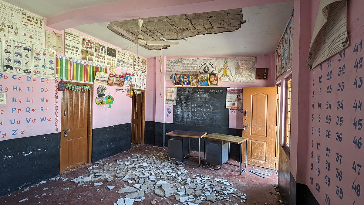 ಚಾಮರಾಜನಗರ: ಅಂಗನವಾಡಿ ಚಾವಣಿ ಗಾರೆ ಬಿದ್ದು ಮಕ್ಕಳಿಗೆ ಗಾಯ