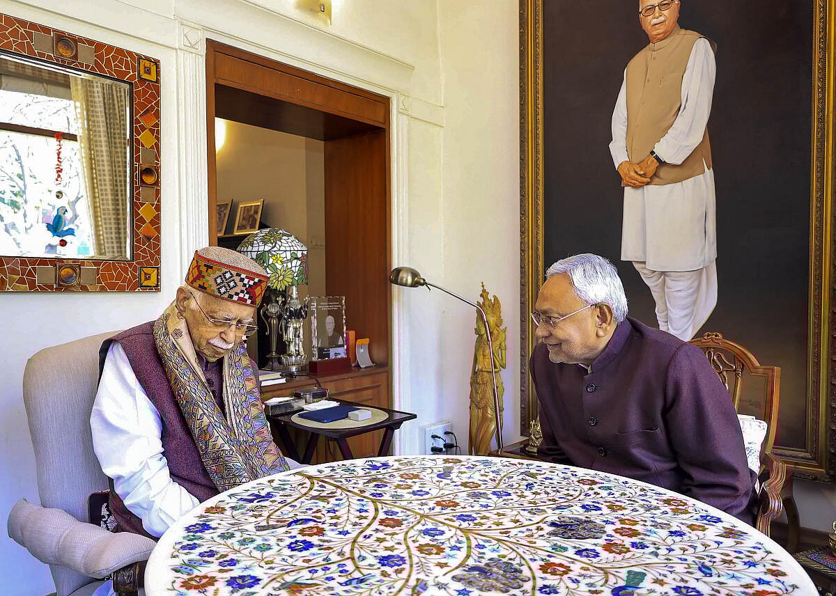 ಭಾರತ ರತ್ನ: ಅಡ್ವಾಣಿ ಅವರನ್ನು ಭೇಟಿ ಮಾಡಿ ಅಭಿನಂದಿಸಿದ ನಿತೀಶ್‌ ಕುಮಾರ್