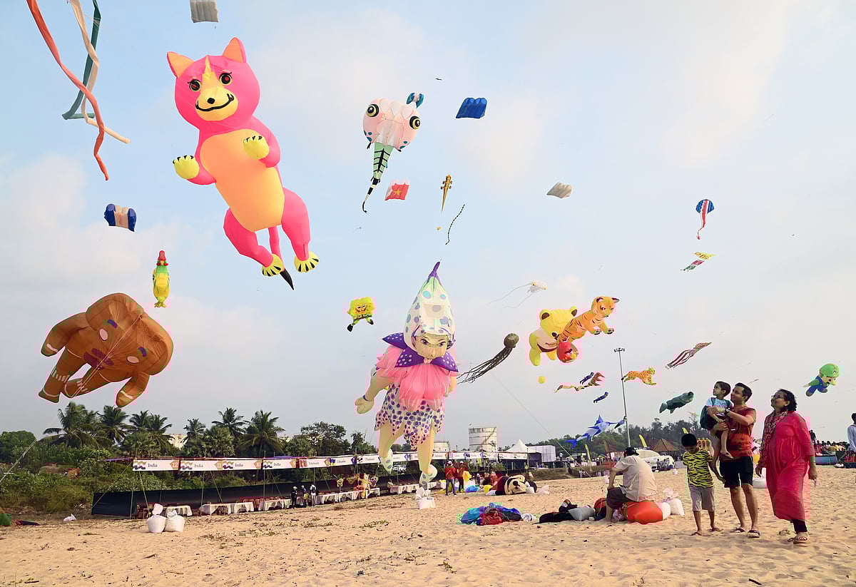 ಹುಬ್ಬಳ್ಳಿ | ಗಾಳಿಪಟ ಉತ್ಸವ; ಅದ್ದೂರಿ ತೆರೆ