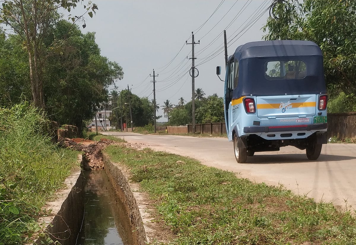 ಮಂಗಳೂರು | ದೀಪ ಇಲ್ಲದ ಬೀದಿ: ತೋಡಿಲ್ಲದ ರೋಡು