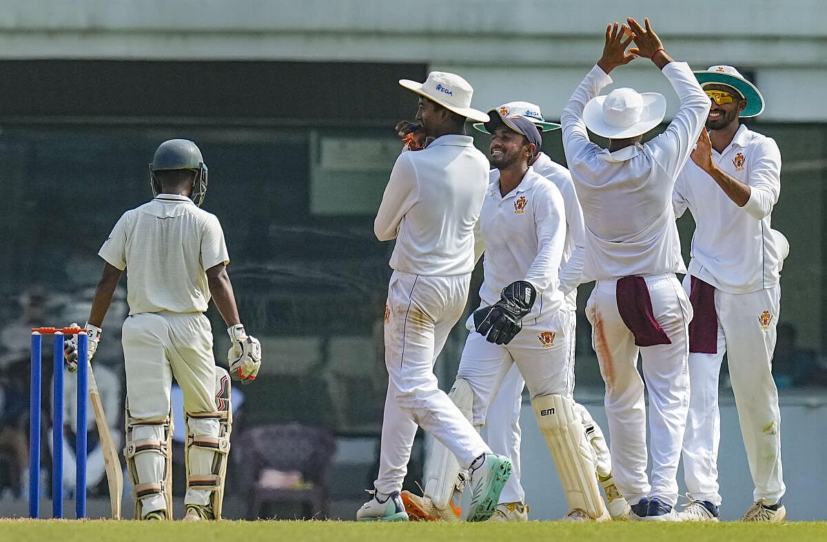 Ranji Trophy: ಕರ್ನಾಟಕ 366ಕ್ಕೆ ಆಲೌಟ್; 2ನೇ ದಿನದಂತ್ಯಕ್ಕೆ ತಮಿಳುನಾಡು 129/7