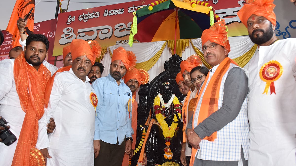 ಹುಬ್ಬಳ್ಳಿ: ಶಿವಾಜಿ ಜಯಂತಿಯಂದು ಒಟ್ಟಿಗೆ ಕಾಣಿಸಿಕೊಂಡ ಸಂತೋಷ್‌ ಲಾಡ್‌, ಜೋಶಿ