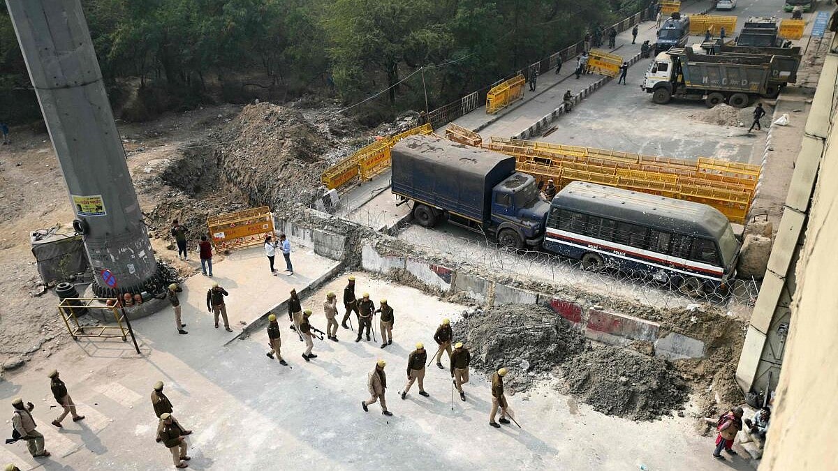 Delhi Chalo | ಪ್ರತಿಭಟನೆ ಮುಂದುವರಿಕೆ; ರೈತರ ತಡೆಯಲು ದೆಹಲಿಯಲ್ಲಿ ಬಿಗಿ ಭದ್ರತೆ