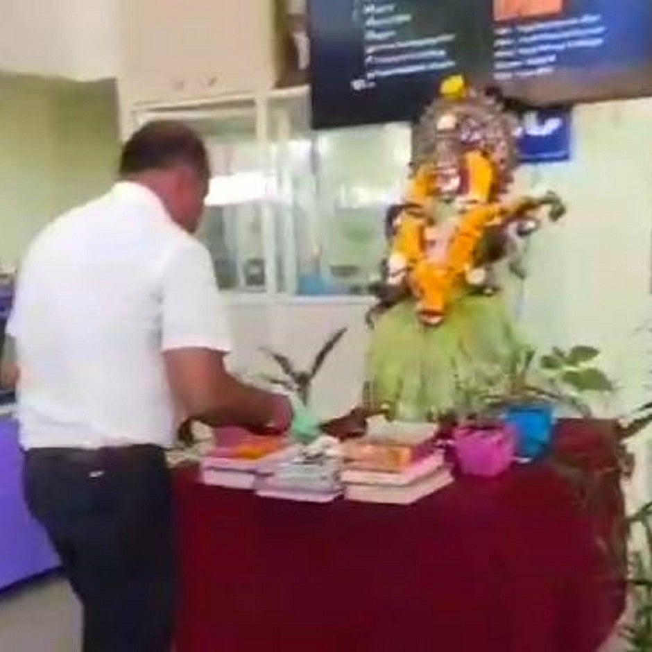 ಇಲ್ಲಿ ಸರಸ್ವತಿ ಪೂಜೆ ಏಕೆ? ಕಲಬುರಗಿ ಸಿಯುಕೆಯಲ್ಲಿ ಕೆಲ ವಿದ್ಯಾರ್ಥಿಗಳ ಪ್ರಶ್ನೆ