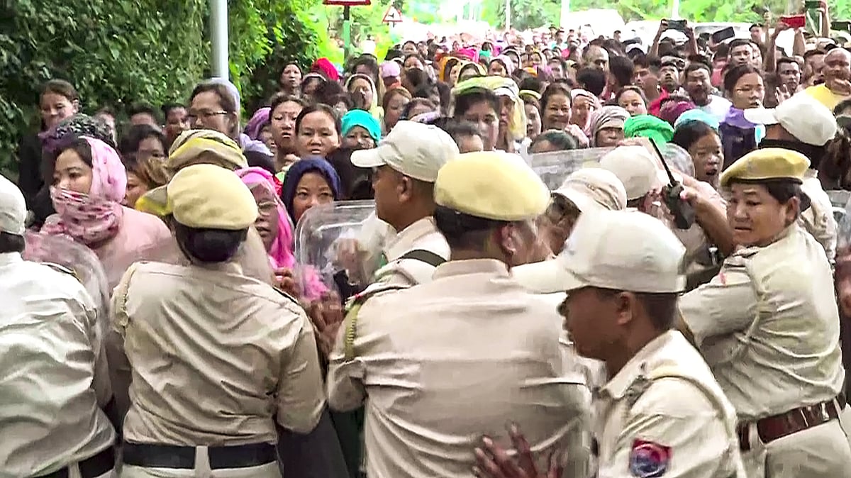 ಮಣಿಪುರ ಮತ್ತೆ ಉದ್ವಿಗ್ನ:  5 ದಿನಗಳ ಕಾಲ ಇಂಟರ್‌ನೆಟ್‌ ಸೇವೆ ಸ್ಥಗಿತ