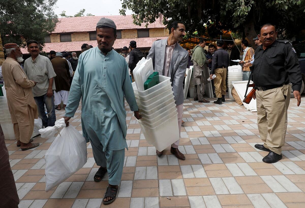 ಪಾಕಿಸ್ತಾನ ಸಾರ್ವತ್ರಿಕ ಚುನಾವಣೆ ಮುನ್ನಾ ದಿನ ಅವಳಿ ಸ್ಫೋಟ; 22 ಸಾವು 