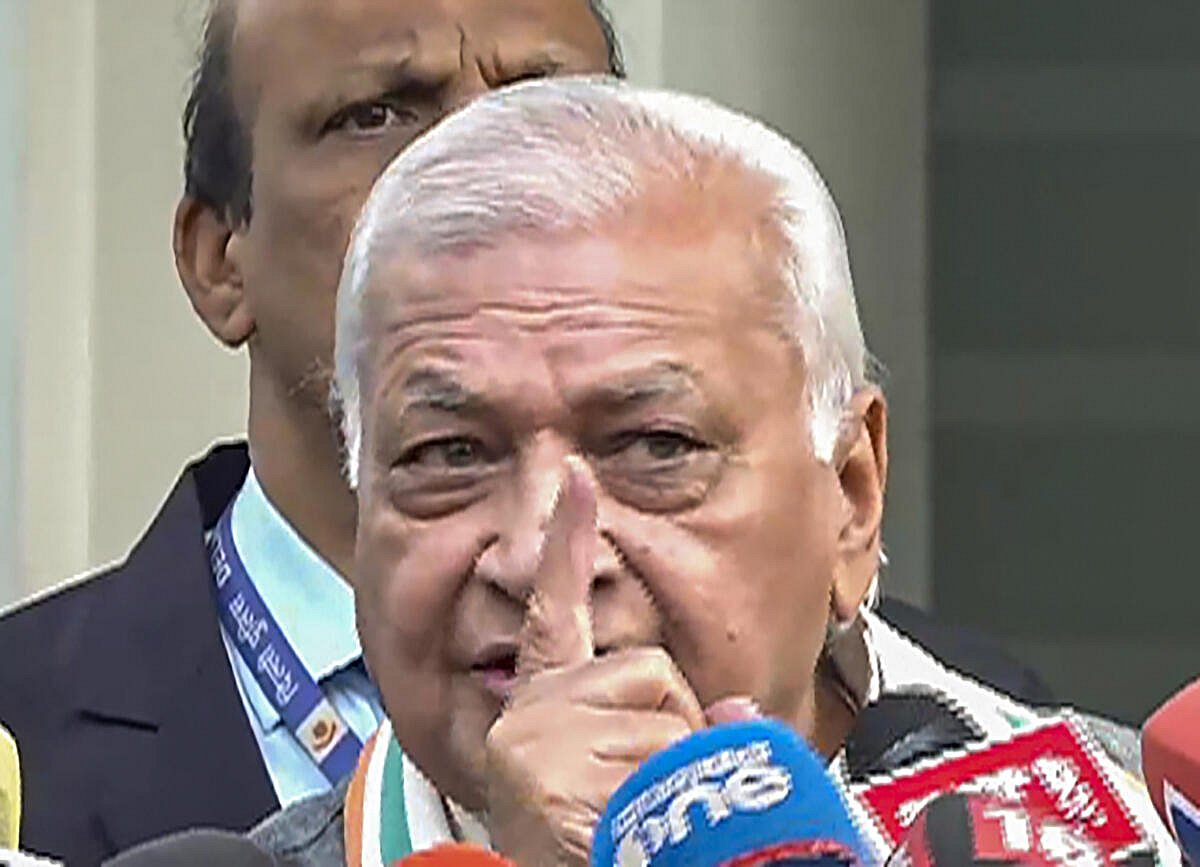 ಕೇರಳ | ಗವರ್ನರ್ ವಿರುದ್ಧ ಕಪ್ಪು ಬಾವುಟ ಪ್ರದರ್ಶನ; 12 SFI ಕಾರ್ಯಕರ್ತರ ಬಂಧನ