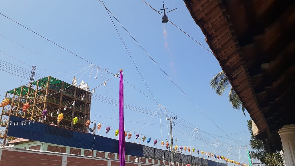 ಮಸ್ತಕಾಭಿಷೇಕ: ಹೆಲಿಕಾಪ್ಟರ್ ಮೂಲಕ ಪುಷ್ಪವೃಷ್ಟಿ