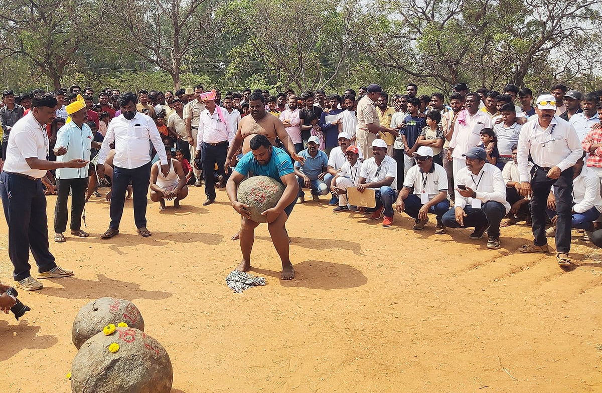 Hampi Utsava 2024: ಹಂಪಿ ಉತ್ಸವದಲ್ಲಿ ದೇಶಿ ಕ್ರೀಡೆಗಳ ಸಾಹಸ ಪ್ರದರ್ಶನ