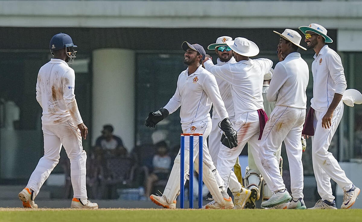 Ranji Trophy: ತಮಿಳುನಾಡು 151 ರನ್‌ಗೆ ಆಲೌಟ್, ಕರ್ನಾಟಕಕ್ಕೆ ಇನಿಂಗ್ಸ್ ಮುನ್ನಡೆ