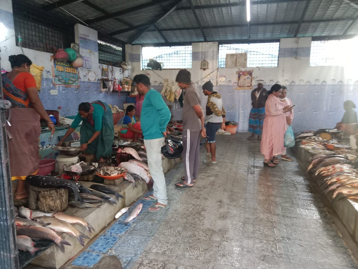 ಭದ್ರಾವತಿ: ಮೀನು ಮಾರುಕಟ್ಟೆಗೆ ಸ್ಥಳದ ಅಭಾವ
