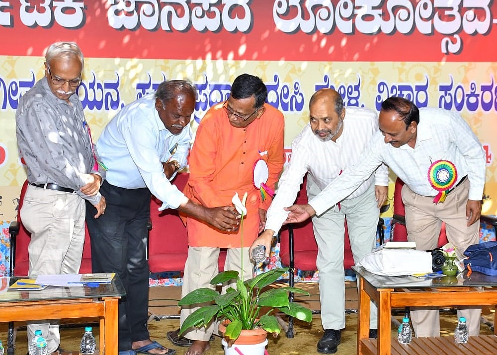 ‘ಪ್ರತಿ ಕ್ಷೇತ್ರ, ತಲೆಮಾರಿಗೂ ಬೇಕು ‘ಪುನರಾವಲೋಕನ’: ಜಾನಪದ ಲೋಕೋತ್ಸವ