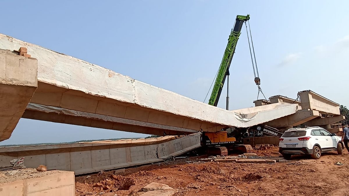 ಕುಮಟಾ: ಅಘನಾಶಿನಿ ನದಿಗೆ ಅಡ್ಡಲಾಗಿ ನಿರ್ಮಿಸುತ್ತಿದ್ದ ಸೇತುವೆ ಕುಸಿತ