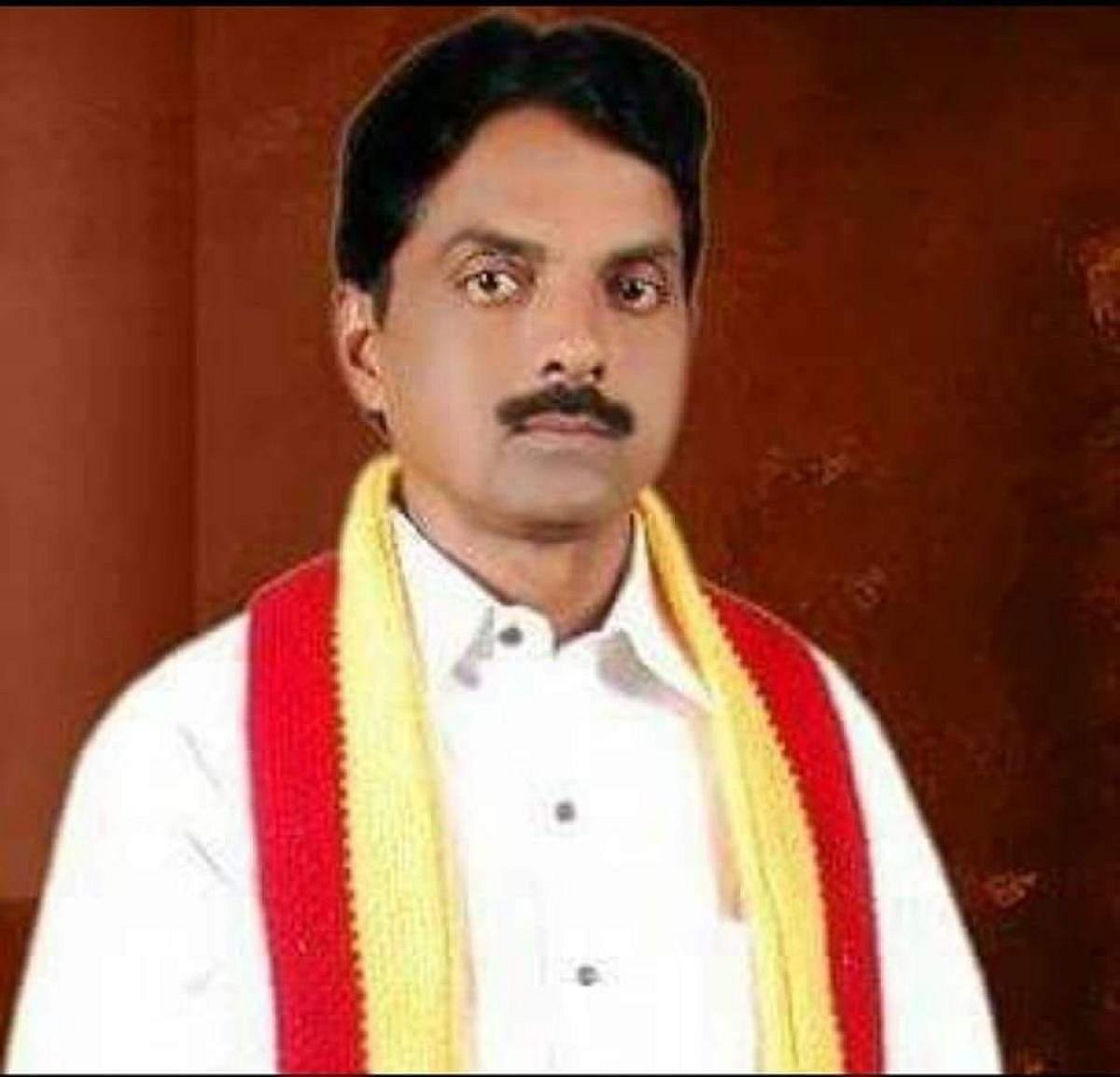 ವಿಜಯಪುರ: ಕನ್ನಡ ನಾಮಫಲಕ ಅಳವಡಿಸಲು ಕರವೇ ಆಗ್ರಹ