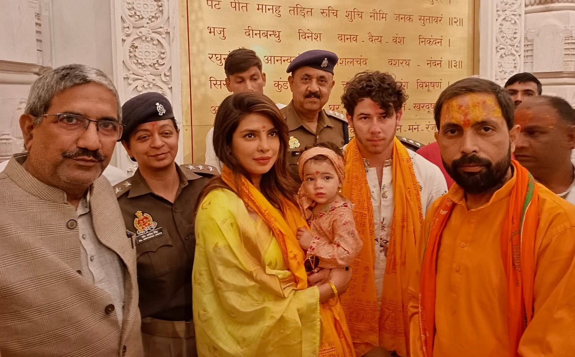 ಅಯೋಧ್ಯೆ: ರಾಮನ ದರ್ಶನ ಪಡೆದ ಪ್ರಿಯಾಂಕಾ ಚೋಪ್ರಾ –ನಿಕ್‌ ಜೋನಾಸ್‌ ದಂಪತಿ