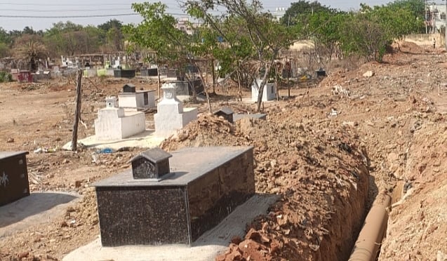 ಸ್ಮಶಾನದಲ್ಲಿ ಪೈಪ್‌ಲೈನ್‌: ಸಾರ್ವಜನಿಕರ ಆಕ್ರೋಶ