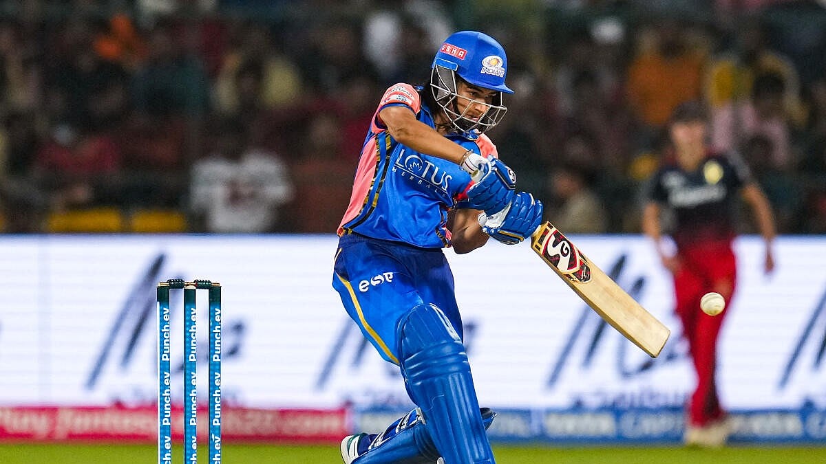 WPL 2024 | RCB ಸಾಧಾರಣ ಮೊತ್ತದ ಗುರಿ ಬೆನ್ನತ್ತಿದ ಮುಂಬೈ ಇಂಡಿಯನ್ಸ್‌