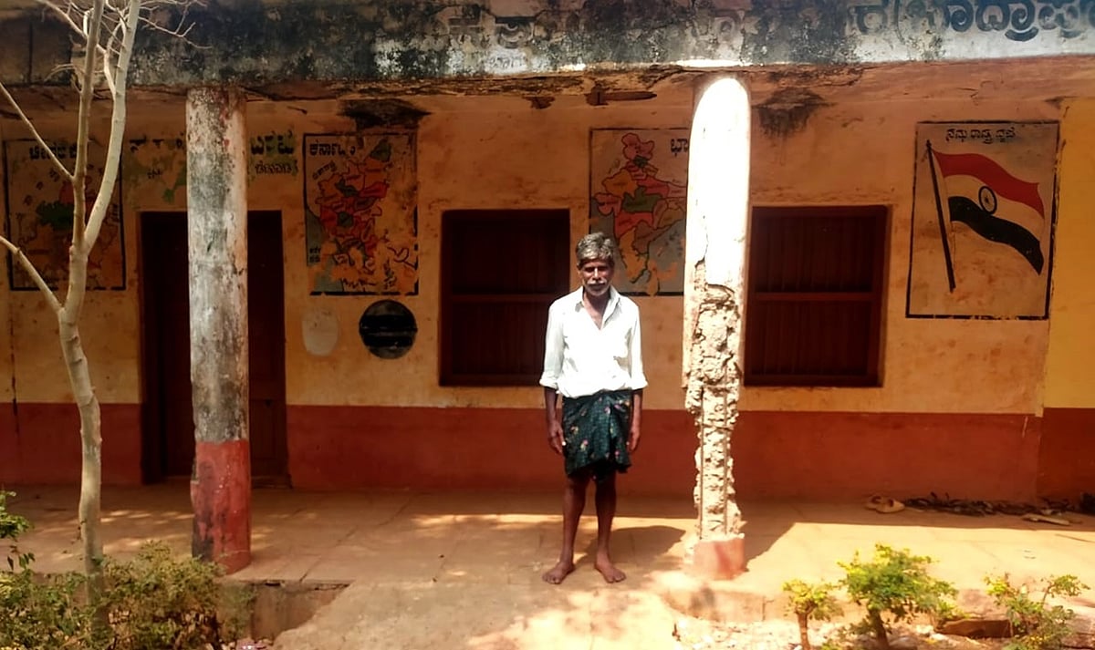 ಚಿಟಗುಪ್ಪ: ಶಿಥಿಲಾವಸ್ಥೆಯಲ್ಲಿ ಬಾದ್ಲಾಪುರ ಸರ್ಕಾರಿ ಶಾಲೆ ಕಟ್ಟಡ