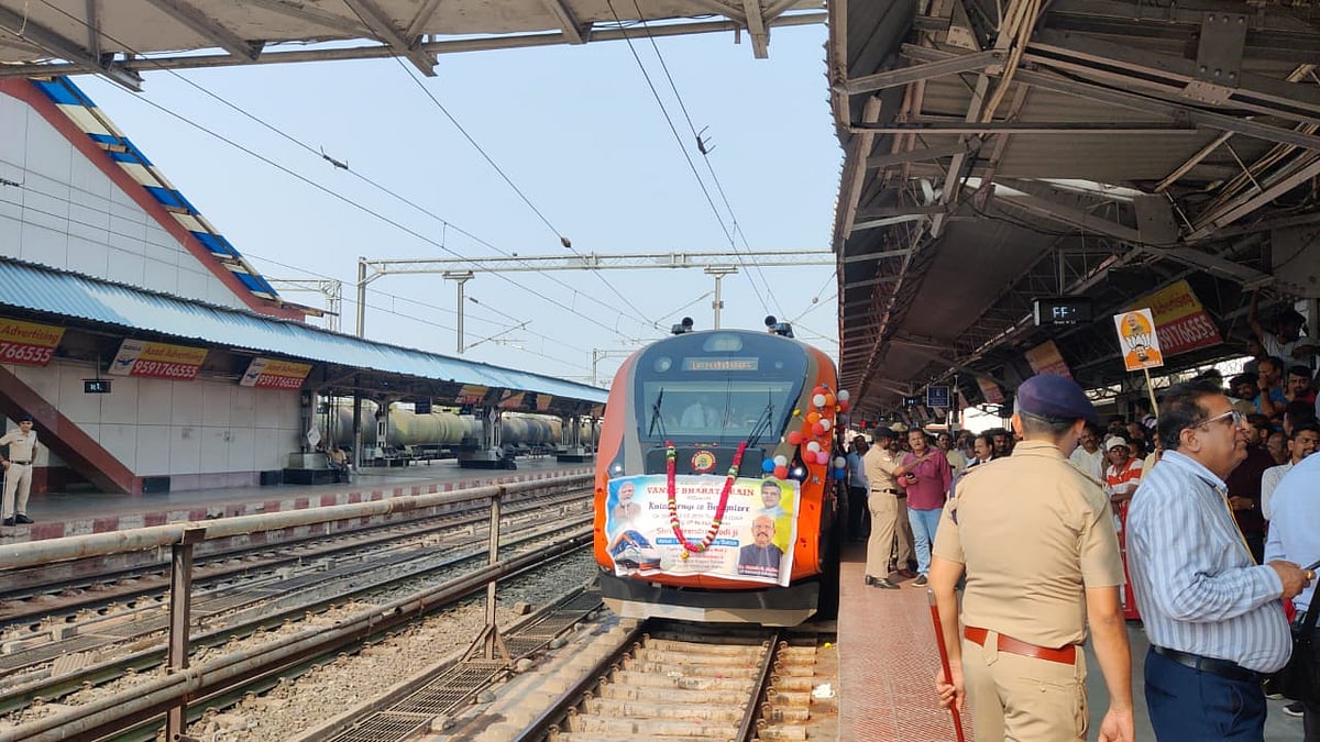 ಕಲಬುರಗಿ-ಬೆಂಗಳೂರು ನಡುವಿನ ವಂದೇ ಭಾರತ್ ರೈಲಿಗೆ ಚಾಲನೆ ನೀಡಿದ ನರೇಂದ್ರ ಮೋದಿ