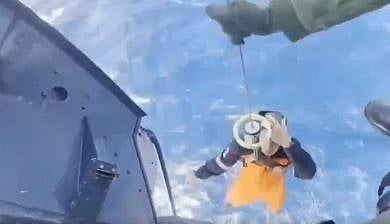 ಹೌತಿ ಕ್ಷಿಪಣಿ ದಾಳಿಗೆ ನುಜ್ಜುಗುಜ್ಜಾದ ಹಡಗು: 21 ಜನರ ರಕ್ಷಿಸಿದ INS ಕೋಲ್ಕತ್ತ