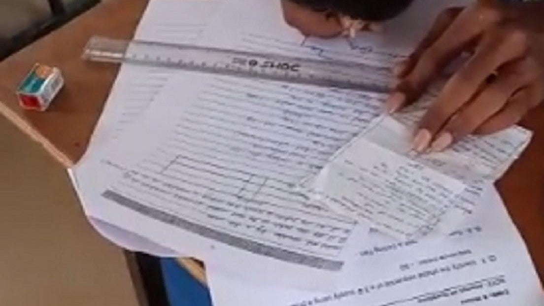 ವೆಬ್‌ಕಾಸ್ಟಿಂಗ್‌ನಲ್ಲಿ SSLC ಪರೀಕ್ಷಾ ನಕಲು ಪತ್ತೆ: ಇಬ್ಬರು ಶಿಕ್ಷಕರ ಅಮಾನತು