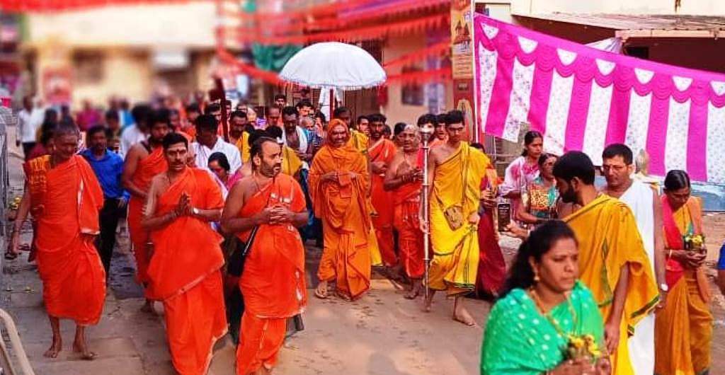 ದೇಗುಲವೆಂದರೆ ದೇವರ ಶರೀರವಿದ್ದಂತೆ: ರಾಘವೇಶ್ವರ ಭಾರತಿ ಸ್ವಾಮೀಜಿ