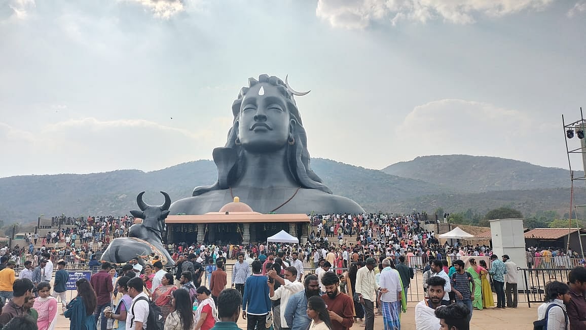 ಮಹಾಶಿವರಾತ್ರಿ: ಈಶಾ ಯೋಗ ಕೇಂದ್ರಕ್ಕೆ ಭಕ್ತರ ದಂಡು
