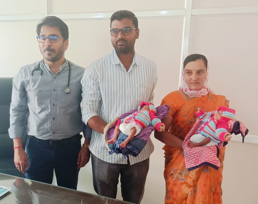 ಚಿಕ್ಕೋಡಿಯಲ್ಲಿ ಆರೇ ತಿಂಗಳಿ ಅವಳಿ ಮಕ್ಕಳಿಗೆ ಜನ್ಮ ನೀಡಿದ ಸಿದ್ದಪ್ಪ– ಅನಿತಾ ದಂಪತಿ ಜತೆಗೆ ಶಿಶುಗಳಿಗೆ ಚಿಕಿತ್ಸೆ ನೀಡಿದ ಡಾ.ಅಮಿತ್‌ ಮಗದುಮ್